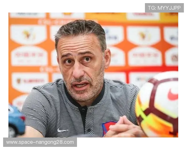 梅斯保级战备全程跟踪:训练课与战术会议侧记 梅斯保级战备全程跟踪:训练课与战术会议侧记