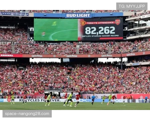 欧足联与大学合作推出“足球管理”硕士项目，侧重欧冠赛事运营